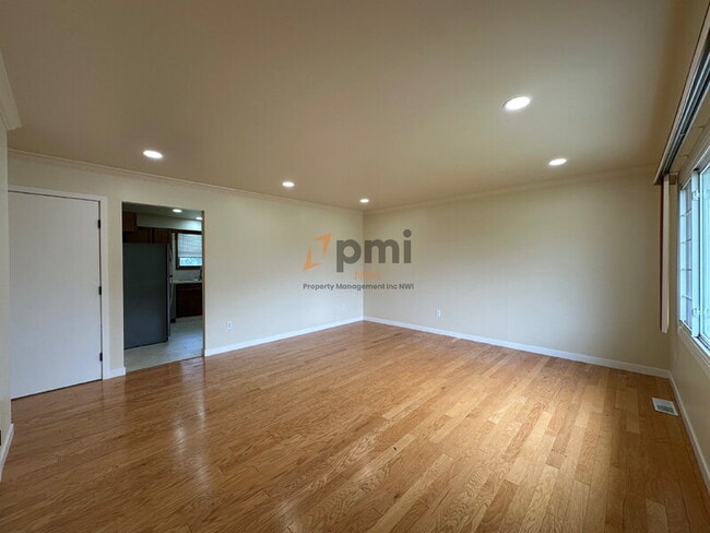 Building Photo - 2836 W 63rd Ln