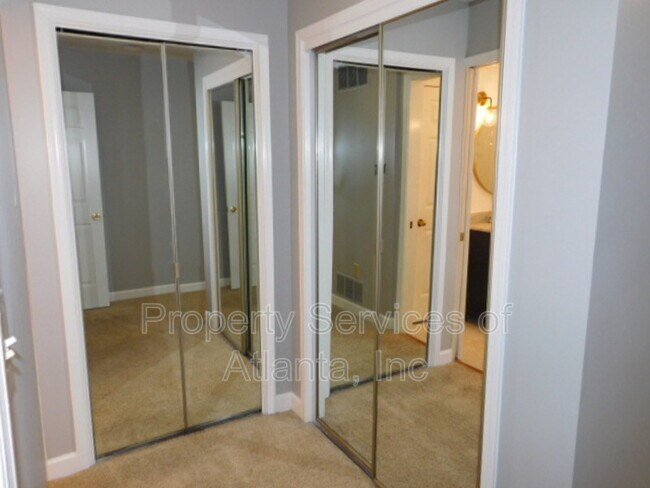 Building Photo - 4115 Pine Heights Dr NE