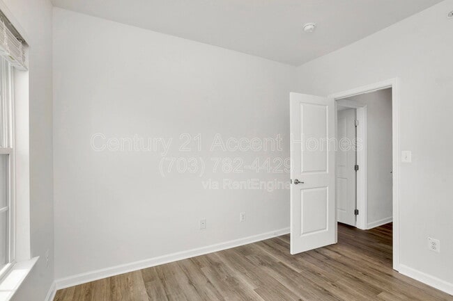Building Photo - 24676 Hutchinson Farm Dr