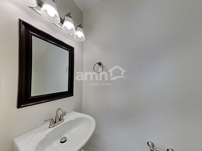 Building Photo - 2034 Fiona Way