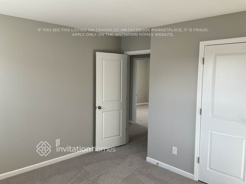 Building Photo - 533 Almere Dr