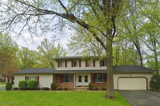 Building Photo - 2407 Hillcrest Dr