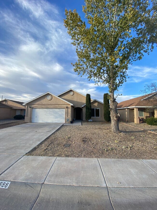 Building Photo - spacious 4 bedroom home in legends west