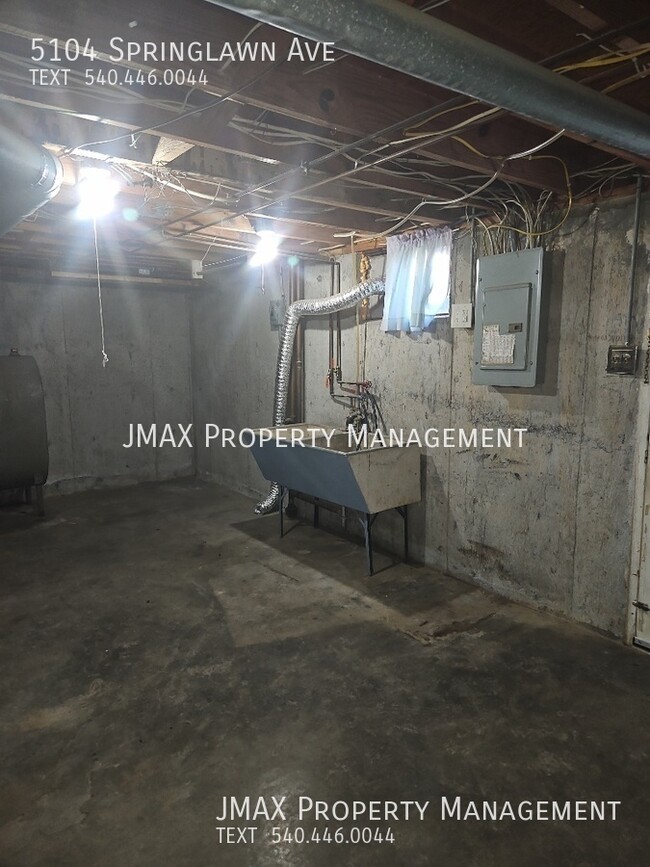 Building Photo - This property has a no security deposit op...