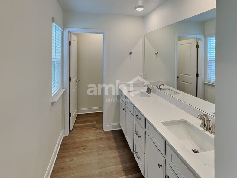 Building Photo - 971 Grafton Ridge Dr