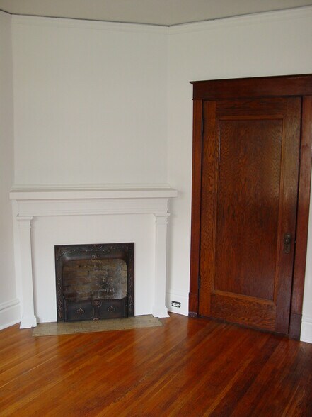 living room - 1814 Jefferson St