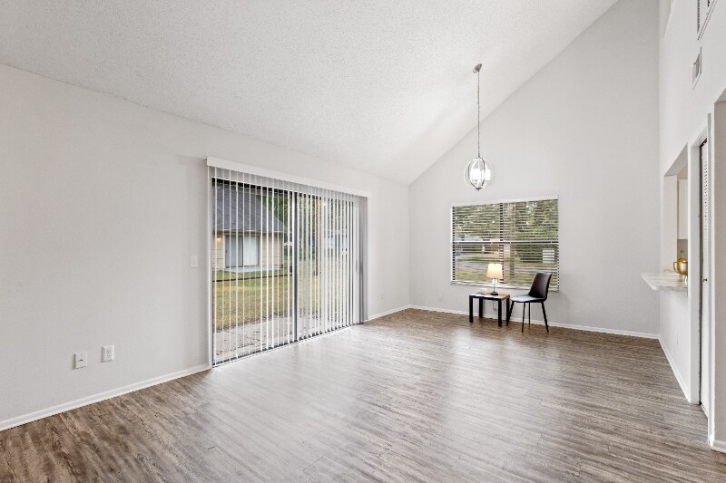 Building Photo - 2550 W Bird St