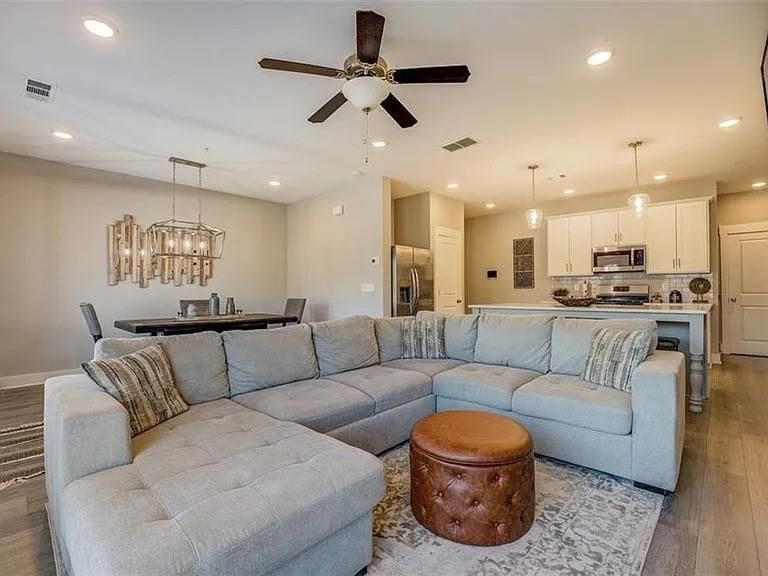 Building Photo - 1840 Eastmore Ave