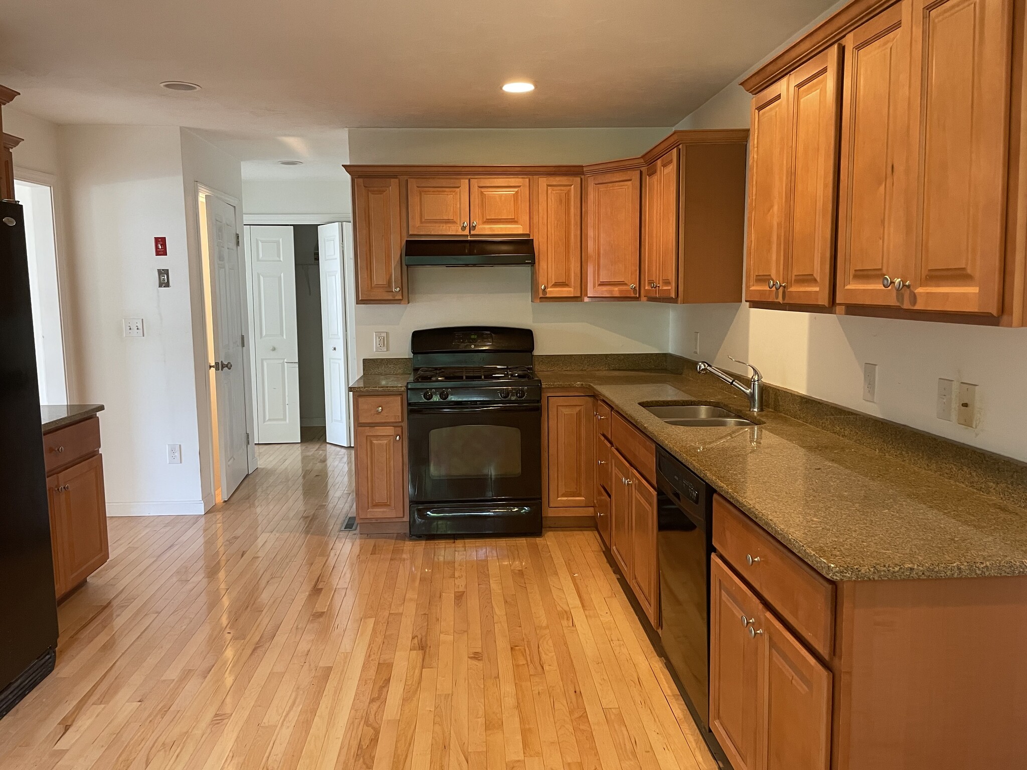 granite countertop - 19 School St