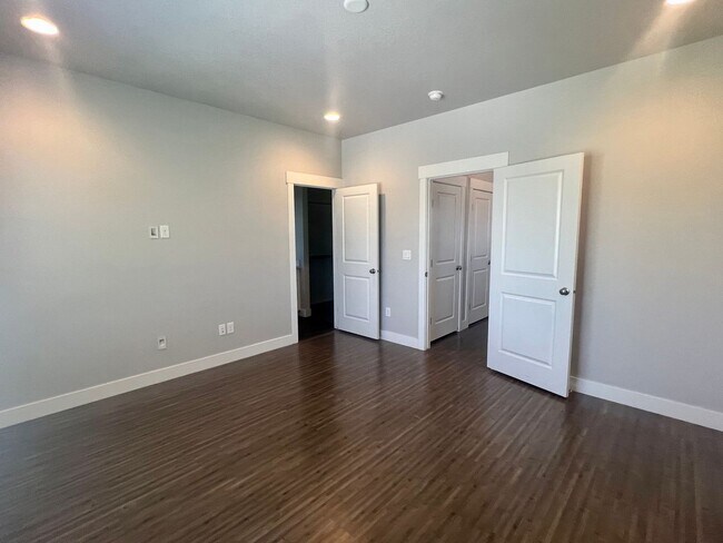 Building Photo - Price Drop! Beautiful Townhome Now Available at a Lower Rate!