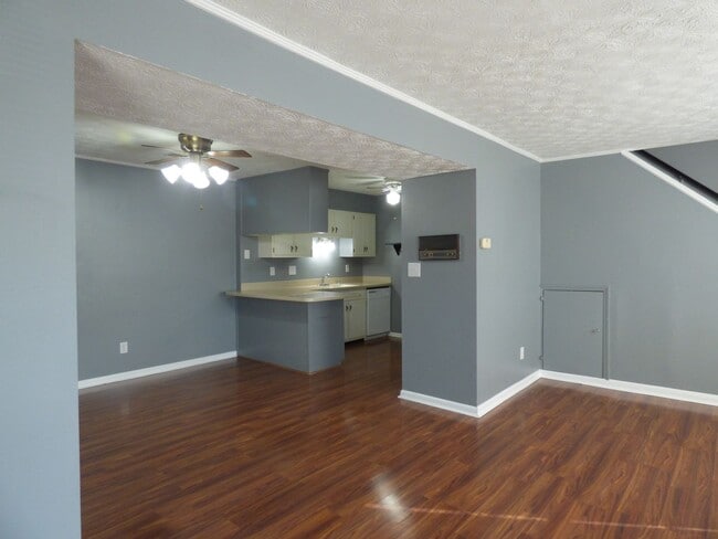Building Photo - COMING SOON! Beautiful All Electric Townhome! Converted Garage, W/D, Small Pets Ok!