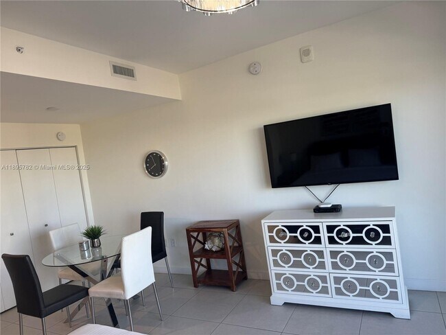 Building Photo - 5350 NW 84th Ave