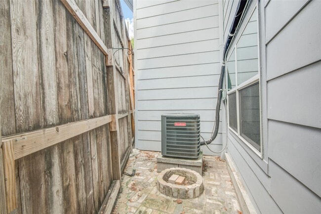 Building Photo - 1433 Cedar Post Ln