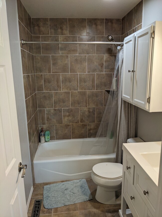 Building Photo - 6009 Blue Spruce Dr