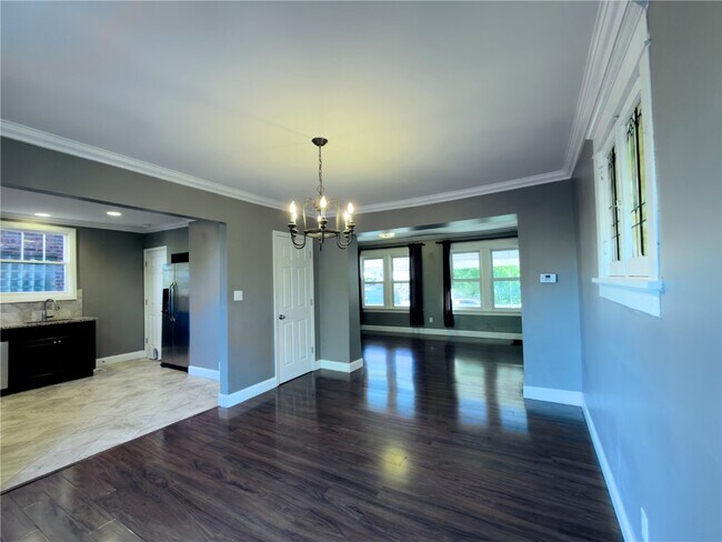 Building Photo - 6015 Elizabeth Ave