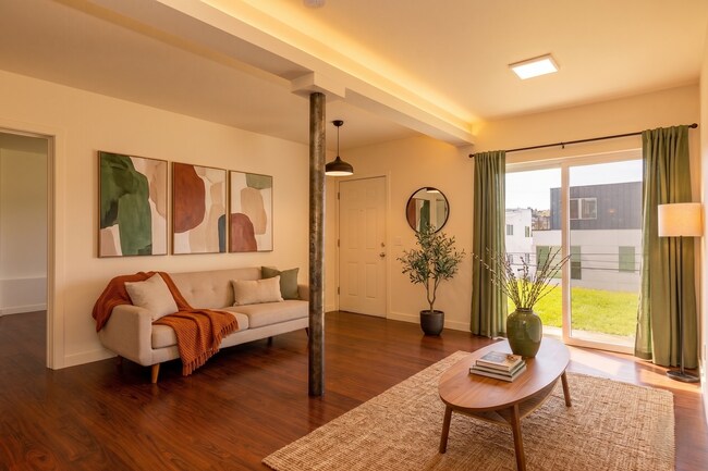 Building Photo - Sun-Filled 2BR/2BA Retreat w/ Split Layout, In-Unit W/D & Parking – Spacious 1,009 Sq Ft!