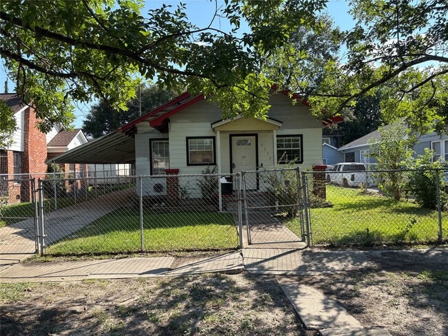 Building Photo - 5234 Claremont St