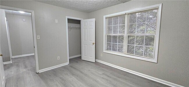 Building Photo - 610 James Ridge Dr