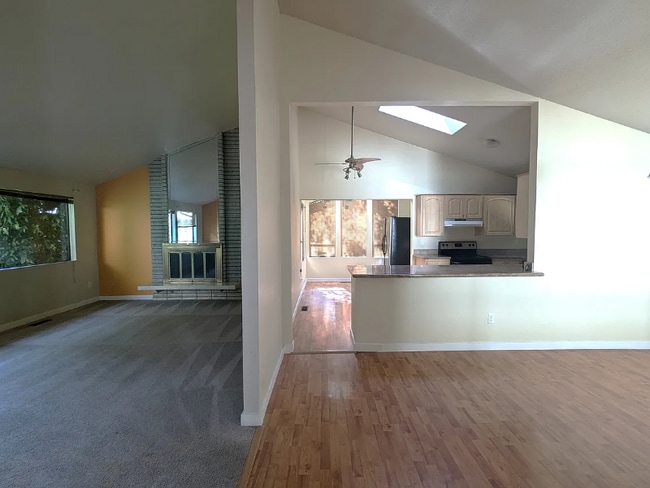 Building Photo - 14112 NE 62nd St