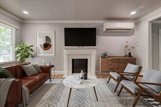 Building Photo - NEWLY REMODELED! Bungalow in the heart of KW!