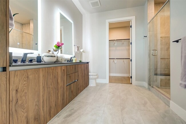 Building Photo - 510 W 20th St