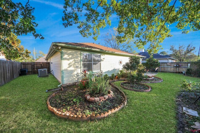 Building Photo - 20403 Blue Juniper Dr