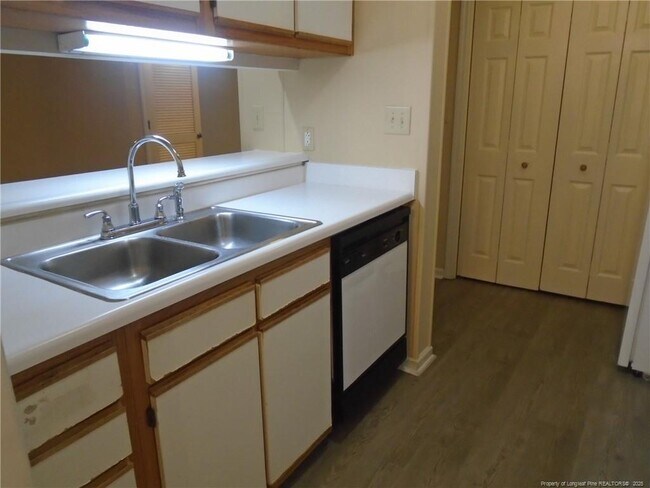 Building Photo - 241 Waterdown Dr