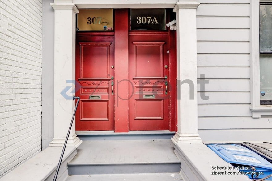 Building Photo - 307 Austin St