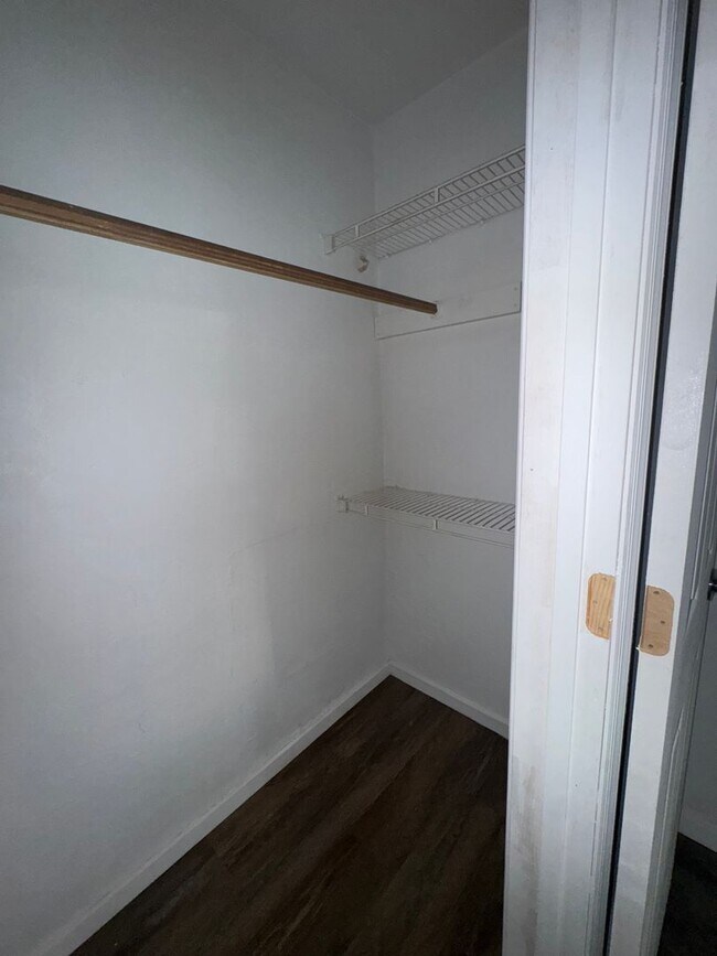 Building Photo - Spacious 2-Bedroom Duplex in Prime Gainesv...