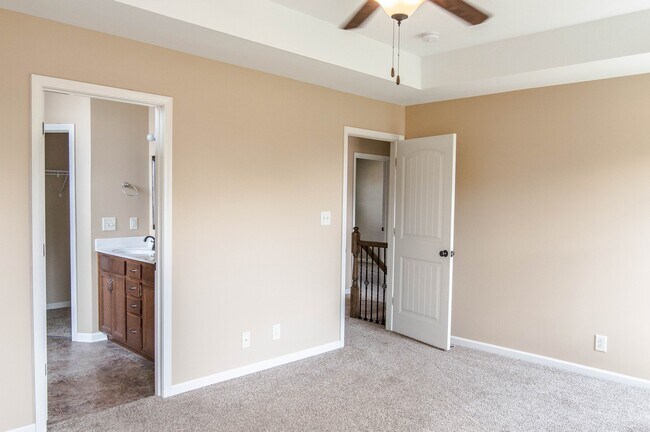 Building Photo - Pet Friendly Three Bedroom!