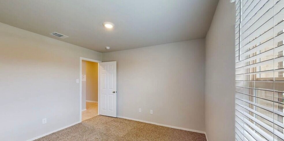 Building Photo - 1261 Lindsey Dr