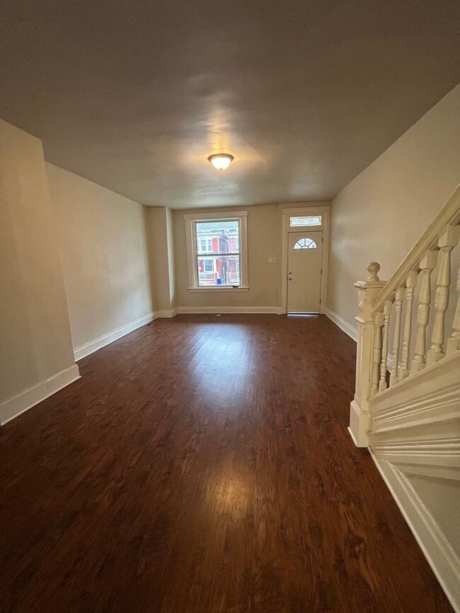 Building Photo - 5 Bedroom in Uptown Hbg - Section 8 accepted.