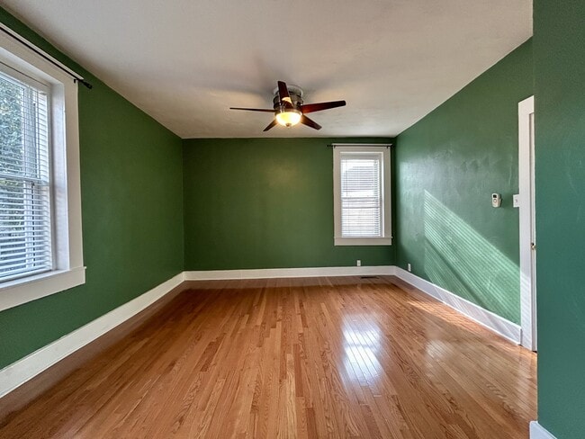 Building Photo - 3020 Colonial Ave