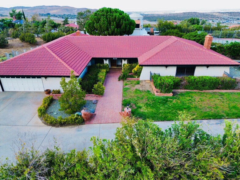 Building Photo - 527 Westlake Dr