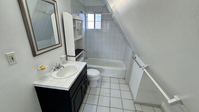 Building Photo - 459 N Alfred St