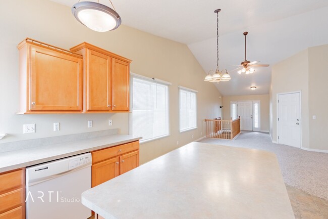 Building Photo - Amazing Remodeled Home in North Lehi