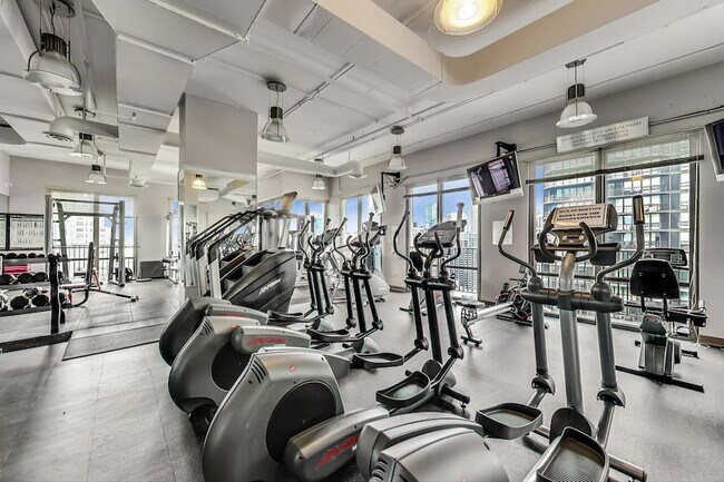 Building Photo - 2 E Erie St