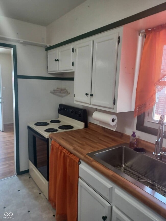 Building Photo - 33 S Post Rd