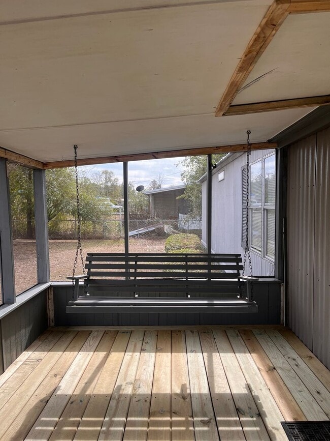 Building Photo - Home in south Lowndes County