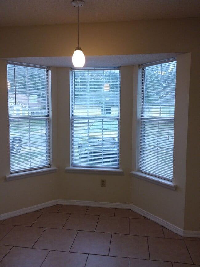 Building Photo - Large 2/2.5 towhome near NAS Jax