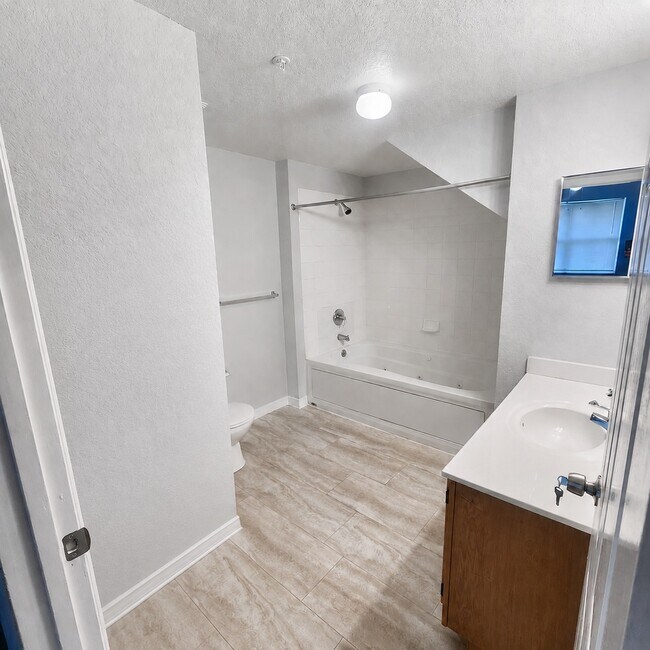 Building Photo - 4002 Venetian Bay Dr