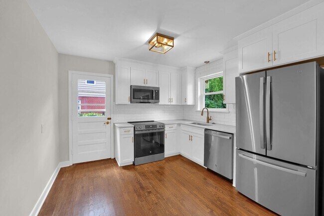 Building Photo - Beautiful Renovated 4 Bedroom 2.5 Bathroom Home for Rent!