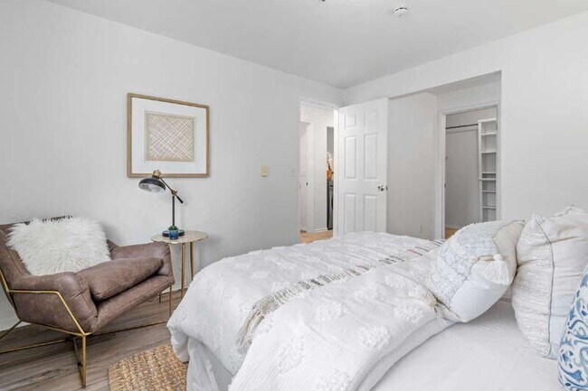 Building Photo - 19230 Forest Park Dr NE