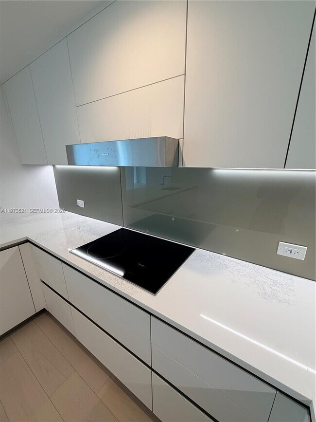 Building Photo - 9201 E Bay Harbor Dr