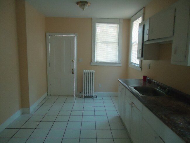 Building Photo - 146 Hudson Ave