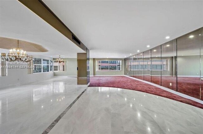 Building Photo - 5255 Collins Ave