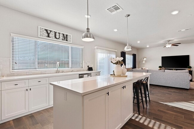 Building Photo - Clovis Eastside Home, 4BR/3.5BA, Built 201...
