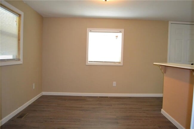 Building Photo - 44 Skyline Dr