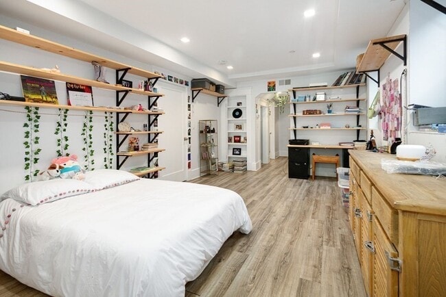 Building Photo - 70 Craigie St
