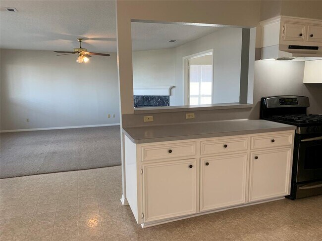 Building Photo - 585 Warsaw Dr